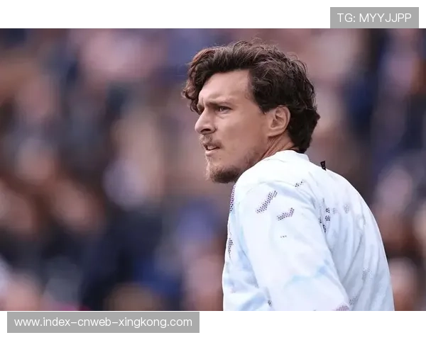 曼联通过加速推进找到进攻方向,林德洛夫出球稳定